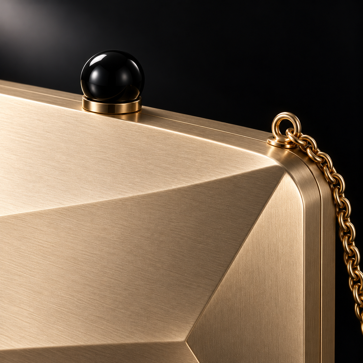 Lume Facet Minaudière detail view